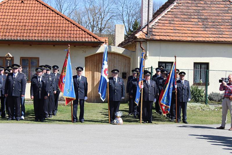 Strunkovičtí dobrovolní hasiči mají novou zásahovou tatru.