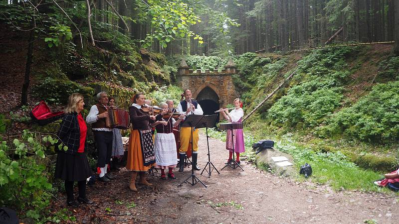 Zahájení plavení na Schwarzenberském plavebním kanále na Jeleních Vrších.