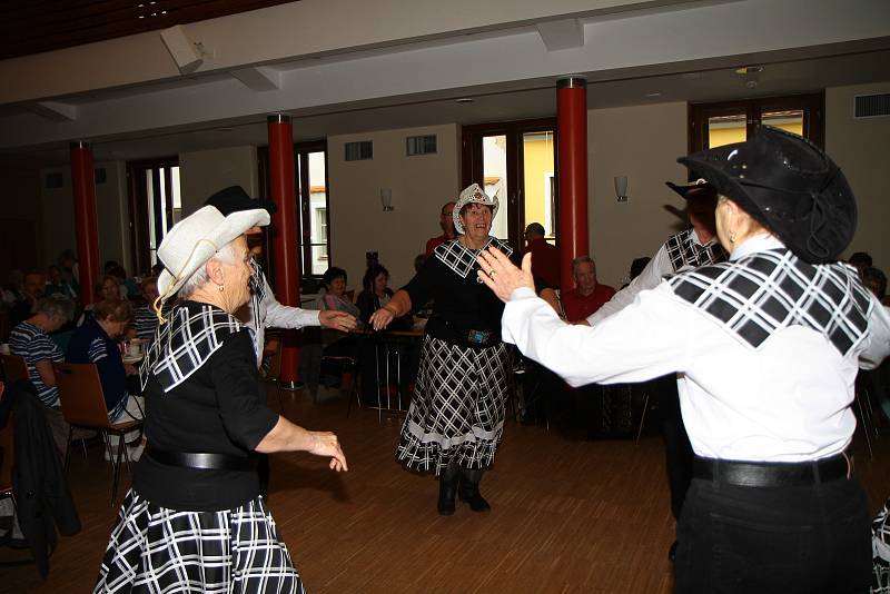 Oslavy prachatického Country klubu v Národním domě.