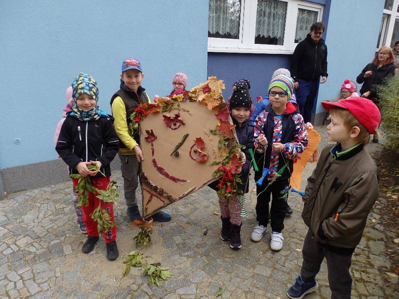 V soutěži O nejhezčího papírového draka uspěli všichni.