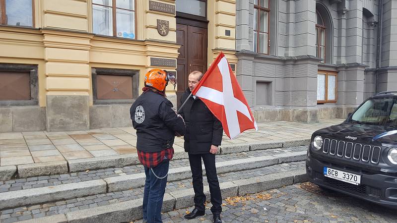 Motorkáři z Prachatic a jejich kamarádi z celé republiky zavřeli v sobotu 7. října silnice. Jízdou podpořili prachatický Hospic sv. Jana N. Neumanna.