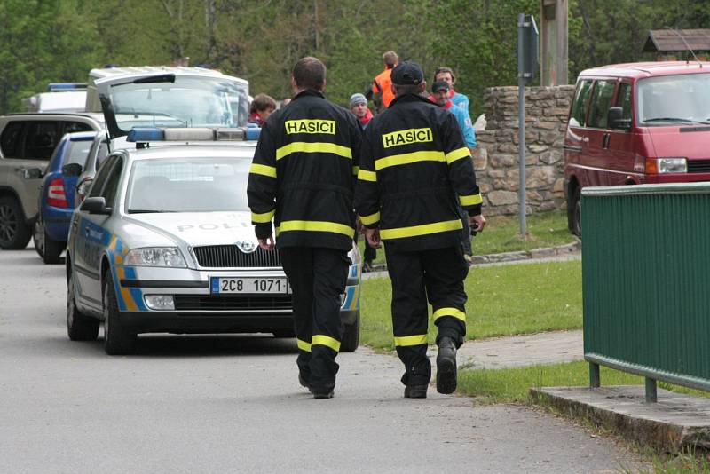 Oblast Národního parku Šumava od Nového Údolí přes Vltavskou cestu k Nové Peci až po Plešné jezero se ve čtbrtek stala místem pátrání po dvanácti ztracených účastnících nelegálního závodu. Naštěstí se jednalo o součinnostní cvičení záchranných složek.