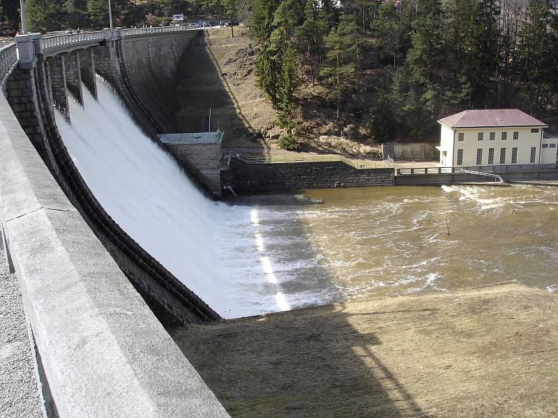 Husinecká přehrada v době povodní. Foto zapůjčil Bedřich Křivánek