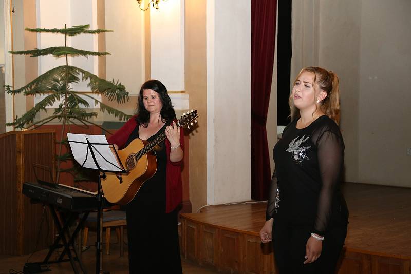 Koncert v aule prachatického gymnázia.