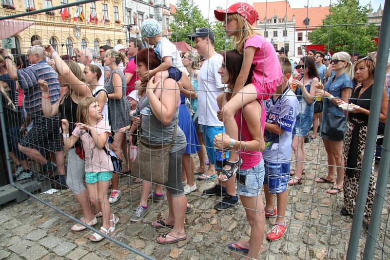 Deset choreografií předvedli na hlavním pódiu při sobotním programu Slavností Zlaté stezky v Prachaticích tanečníci ze studia Crabdance.