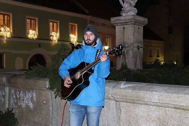 Česko zpívá koledy 2019 na náměstí ve Vimperku.