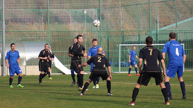 V okresním souboji porazili Lažišťští Vlachovo Březí 3:0.