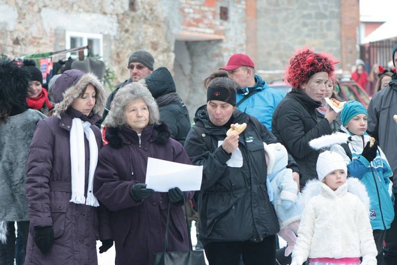 Mikulášskou nadílku jako vyvrcholení celého mikulášského odpoledne připravili nejen pro děti v areálu jízdárny zámku Skalice v Bohumilicích.