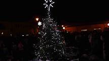 Zahájení adventu a rozsvícení vánočního stromu ve Volarech.