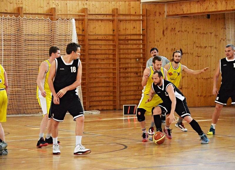 Vimperští basketbalisté bojují o střed tabulky.