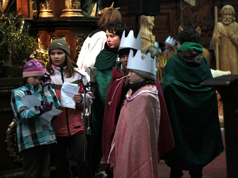 Od druhého ledna začala i na Prachaticku Tříkrálová sbírka. Koledníkům požehnali včera také při dětské mši v kostele svatého Jakuba v Prachaticích.