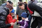 Prachatičtí vyrazili i tentokrát na velikonoční pondělí pekat vejce.