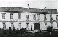 Lenorskou sklárnu založil Jan Meyer v roce 1834.