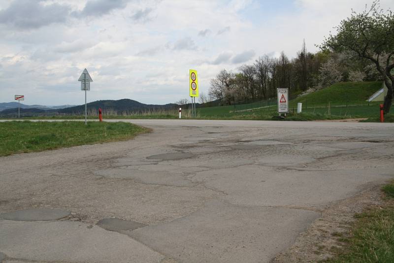 O plnohodnotné silnici přes bývalé škvárové hřiště se v Prachaticích hovoří řadu let. Teď to vypadá, že silnice přece jen bude.