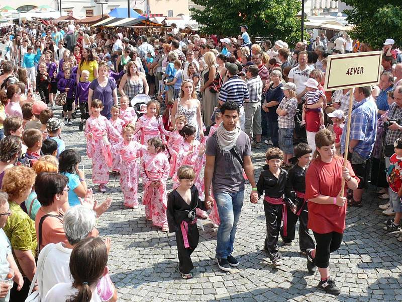 Následovaly delegace partnerských měst i prachatických spolků.