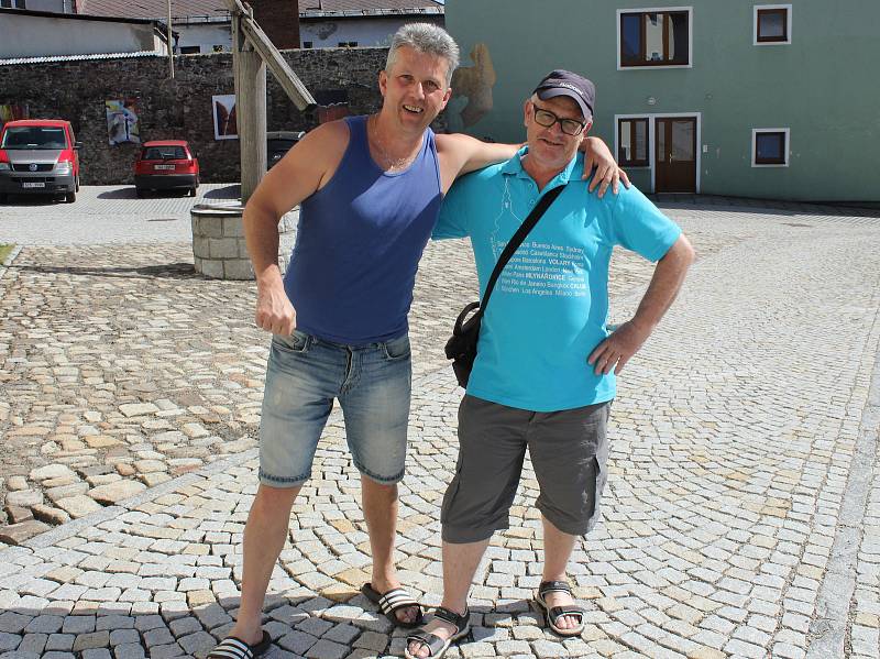 Volarští muzikanti vyhrávali v ulicích, mezi tím otevřeli ZUŠku pro nové studenty, kteří si ji mohli prohlédnout a zapsat se ke studiu hudby.