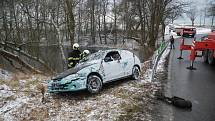 Zásahy hasičů v úterý 16. ledna. Vytažení osobního auta z rybníka u Sudoměřice u Bechyně.