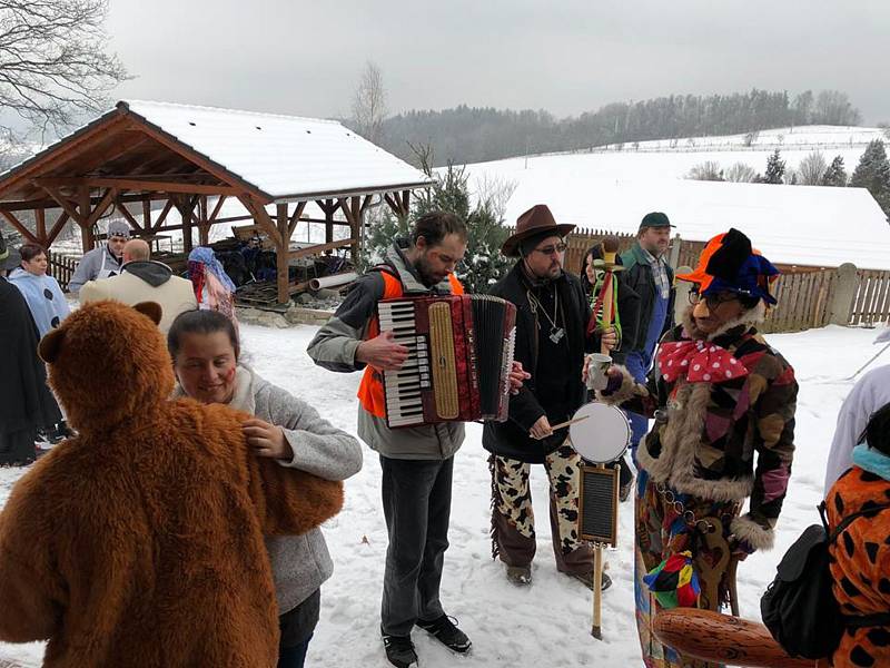 Masopustní veselí se spustilo v sobotu 10. února v Chrobolech a okolí.