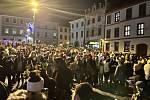 Čtyřicítka čertisek v pátek 19. listopadu večer bavila davy lidí v Prachaticích.