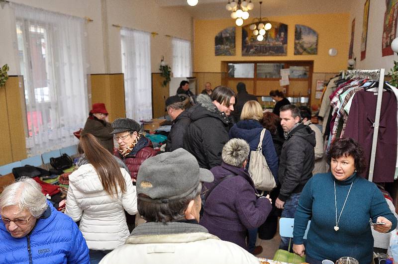 Posedmé se ve Vimperku konal charitativní bazar.