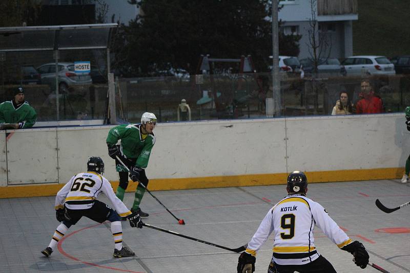 Hokejbalová první liga: HBC Prachatice - Pedagog Č. Budějovice 4:2.