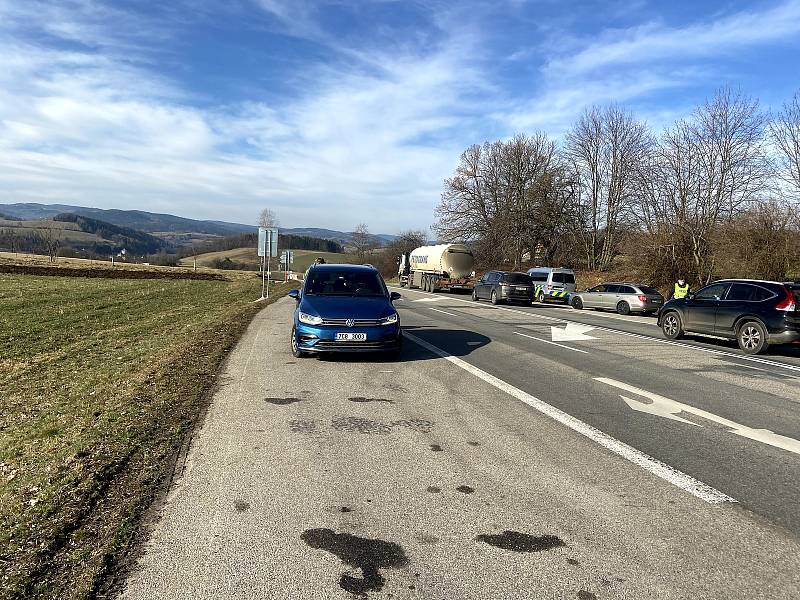 Kontroly řidičů na hranicích okresů Prachatice a Strakonice u Čkyně.