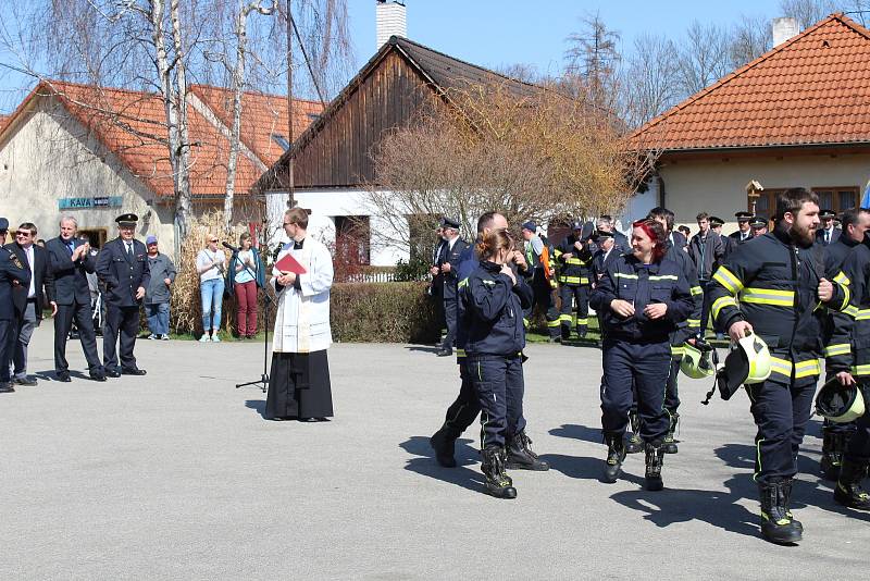 Strunkovičtí dobrovolní hasiči mají novou zásahovou tatru.