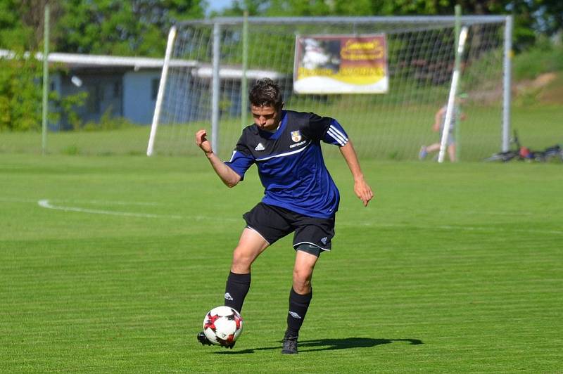 Vacovští fotbalisté hráli hodinu v oslabení a lídrovi tabulky z Dražic podlehli 1:4.