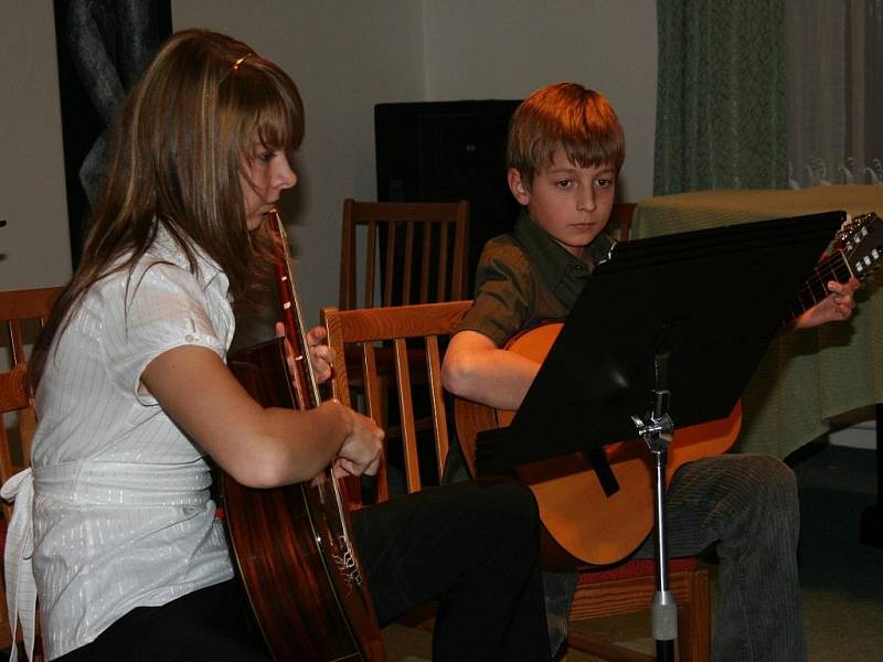 Kytarový koncert v Základní umělecké škole v Prachaticích.