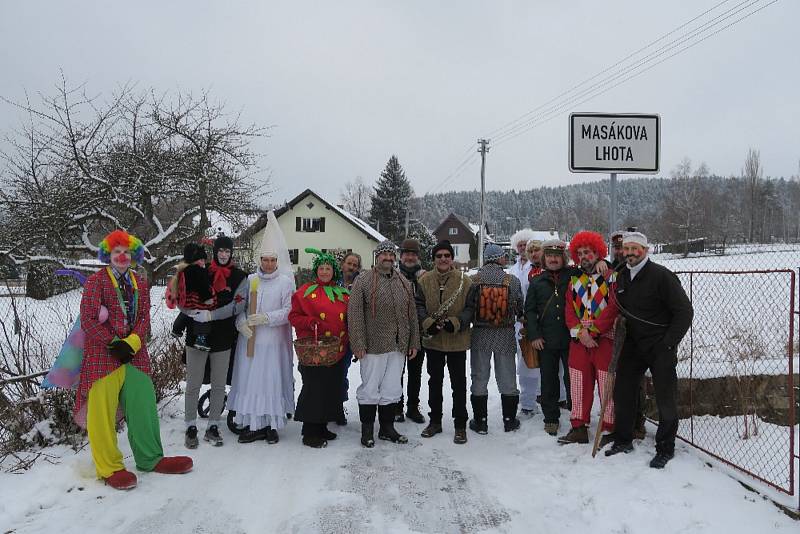 Tradiční masopustní průvod letos prošel i Masákovou Lhotou nad Zdíkovem.