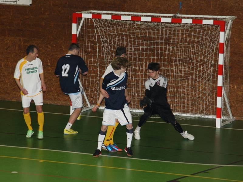 V sobotu 17. ledna se ve sportovní hale v Prachaticích odehrály zápasy krajského finále Českého poháru futsal sálové kopané. Foto z utkání SK Strabag  PT - Bombarďáci Větřní.