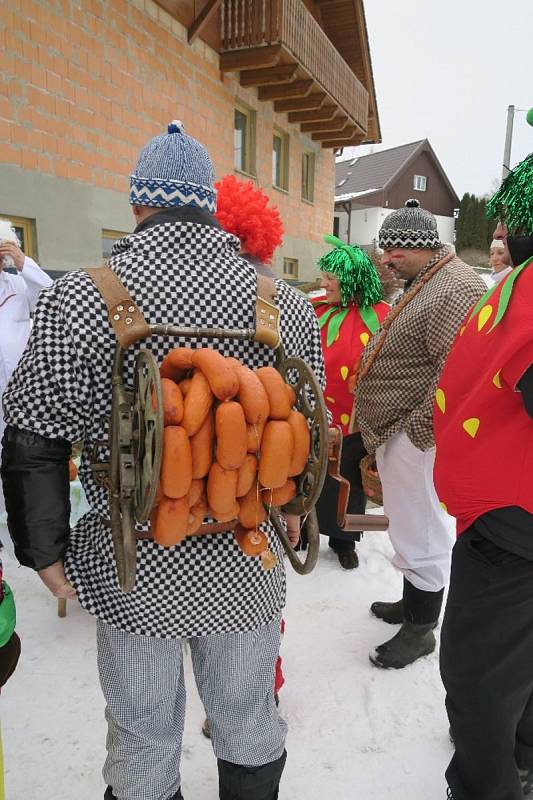 Tradiční masopustní průvod letos prošel i Masákovou Lhotou nad Zdíkovem.