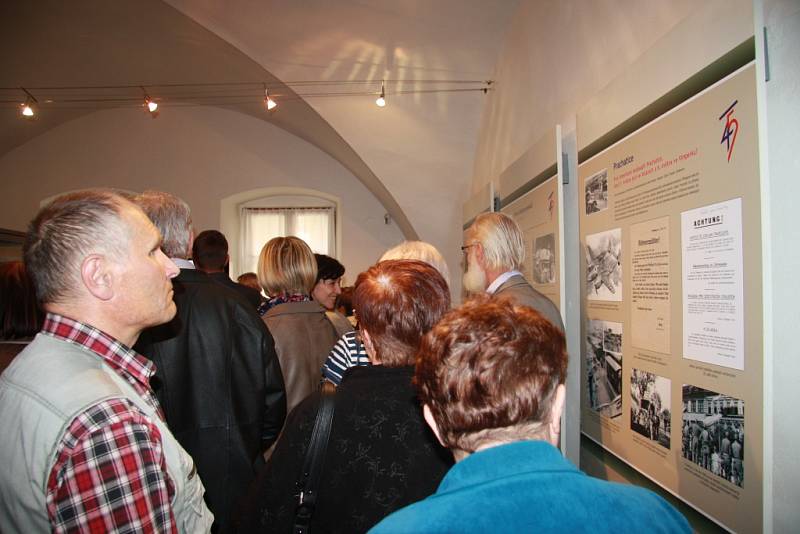 Prachatické muzeum využilo oslavy 70. výročí konce druhé světové války v centru města a propojilo tak Muzejní noc, při níž představilo svou výstavu k tématice květnových událostí na Prachaticku.