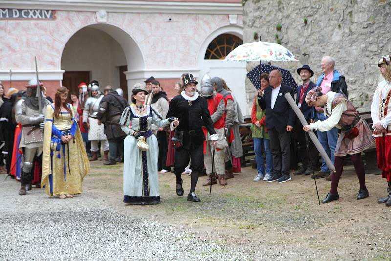 Slavnost, která v neděli 6. června zahájila sezonu na vimperském zámku.