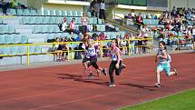 Městský stadion se zaplnil dětmi. Dům dětí a mládeže pro ně připravil atletickou soutěž.