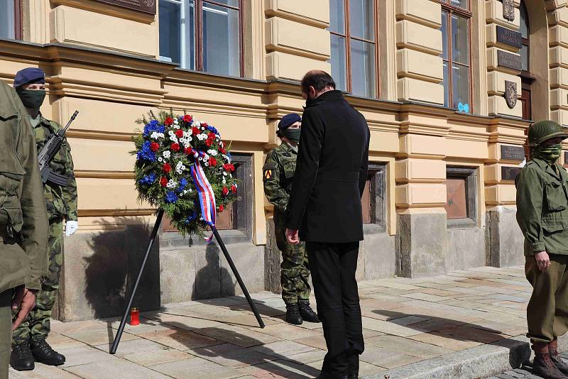 Odhalení pamětní desky na prachatickém Velkém náměstí. Bude připomínat osvobození ameriskou armádou.