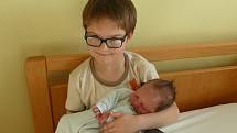 Jan Sendrei se v prachatické porodnici narodil v pátek 7. listopadu v 10.17 hodin. Vážil 3,5 kilogramu. Rodiče Jana a David jsou z Prachatic. První fotografování si nenechal ujít šestiletý bráška David.