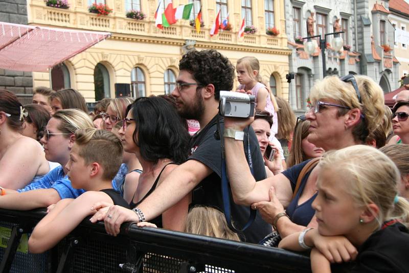 Deset choreografií předvedli na hlavním pódiu při sobotním programu Slavností Zlaté stezky v Prachaticích tanečníci ze studia Crabdance.