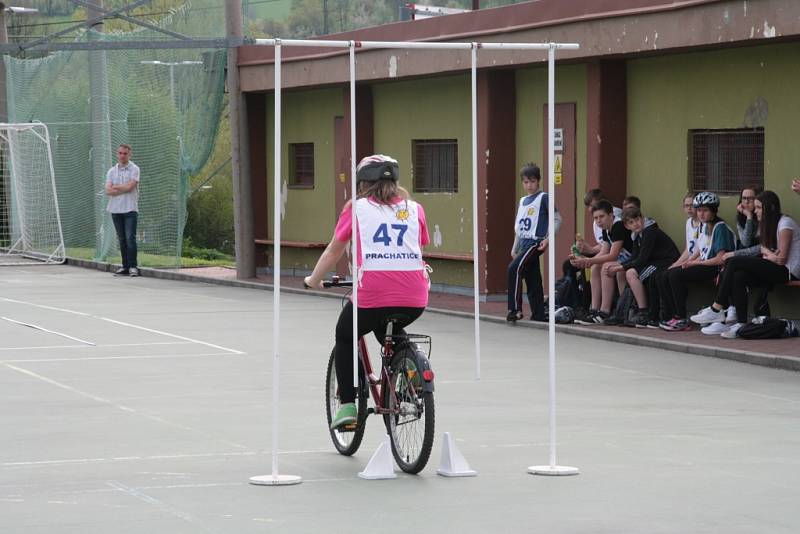 V Prachaticích se v úterý 5. května uskutečnilo v areálu DDM a dopravního hřiště okresní kolo Dopravní soutěže mladých cyklistů. Žáci základních škol a víceletých gymnázií museli zvládnout jízdy, první pomoc i dopravní testy.