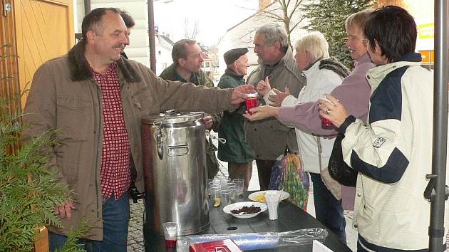 Volarské adventní trhy připomněly, že se blíží Vánoce.