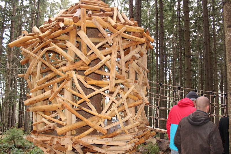 Zvířecí říši představuje nový areál lesních her nad Lázněmi sv. Markéty.