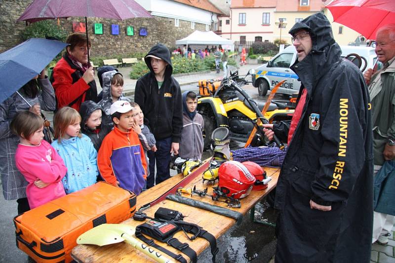 Oblastní spolek českého Červeného kříže uspořádal v pondělí v Prachaticích ve spolupráci se složkami integrovaného záchranného systému Den branné přípravy.