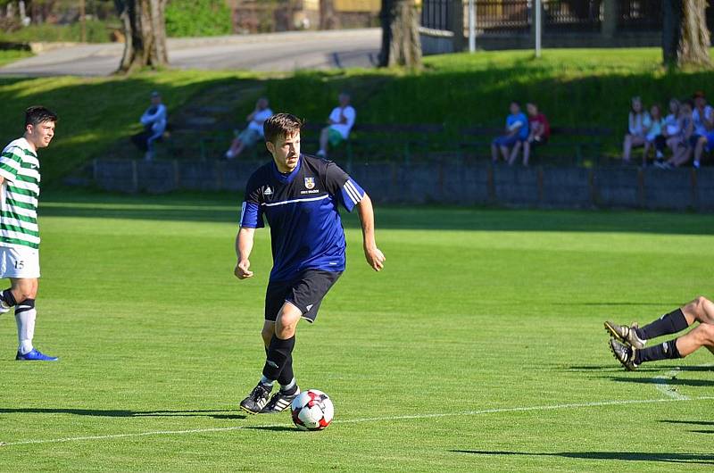 Vacovští fotbalisté hráli hodinu v oslabení a lídrovi tabulky z Dražic podlehli 1:4.