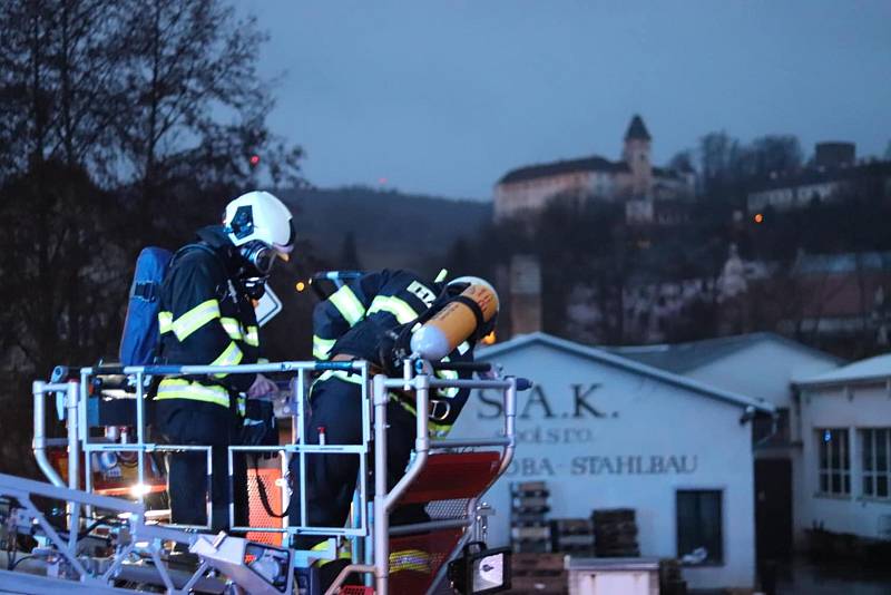 V sobotu 18. ledna hořela bývalá Jitona ve Vimperku.