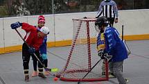 V Prachaticích odstartovalo kategorií 4. - 5. tříd ZŠ okresní kolo postupové soutěže Hokejbal proti drogám.