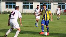 V pošumavském derby Čkyňští (pruhované dresy) přehráli Stachy 4:0.