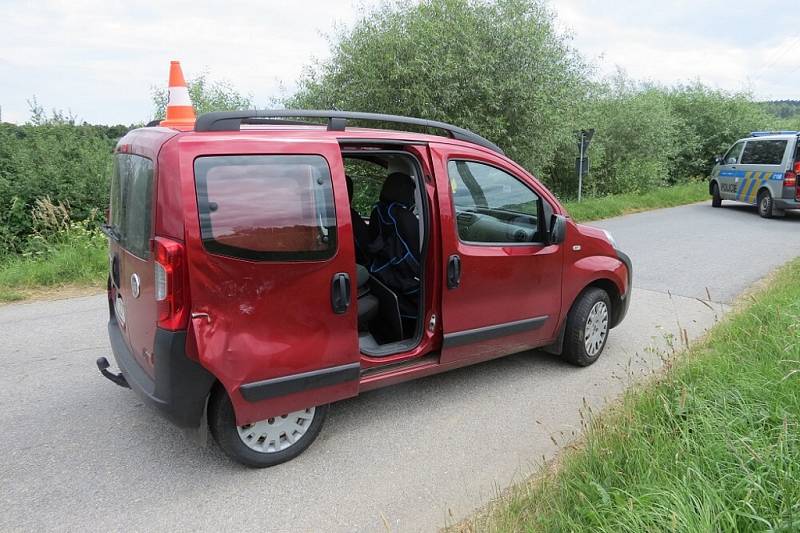 V sobotu po 13 hodině zemřel po střetu s osobním vozidlem na silnici u Žernovic cyklista.