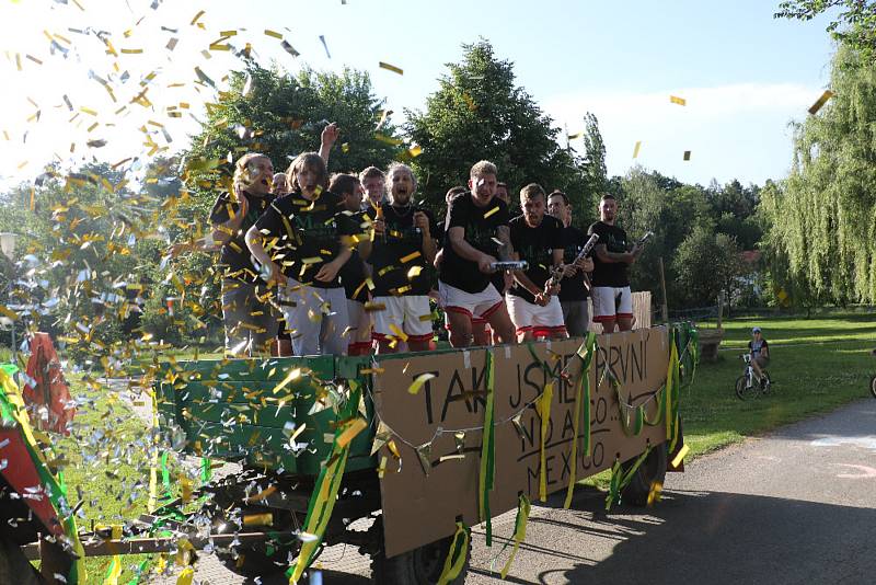 Strunkovičtí fotbalisté slaví potup do I.A třídy.