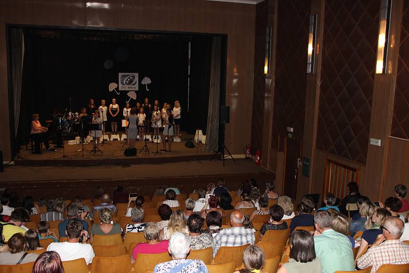 Pro rodiče a kamarády koncertovali volarští muzikanti v tomto školním roce naposledy. Foto: Ladislav Beran