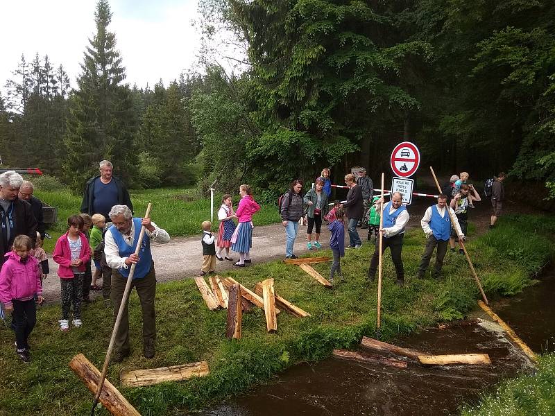 Zahájení plavení na Schwarzenberském plavebním kanále na Jeleních Vrších.